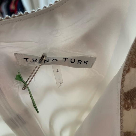 Great detail white Trina Turk dress! - Picture 4 of 7